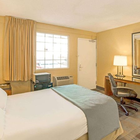 Travelodge By Wyndham Silver Spring Exterior photo